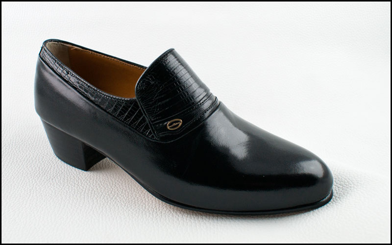 Modelo946, fabricado en tafilete y tanganica negro.