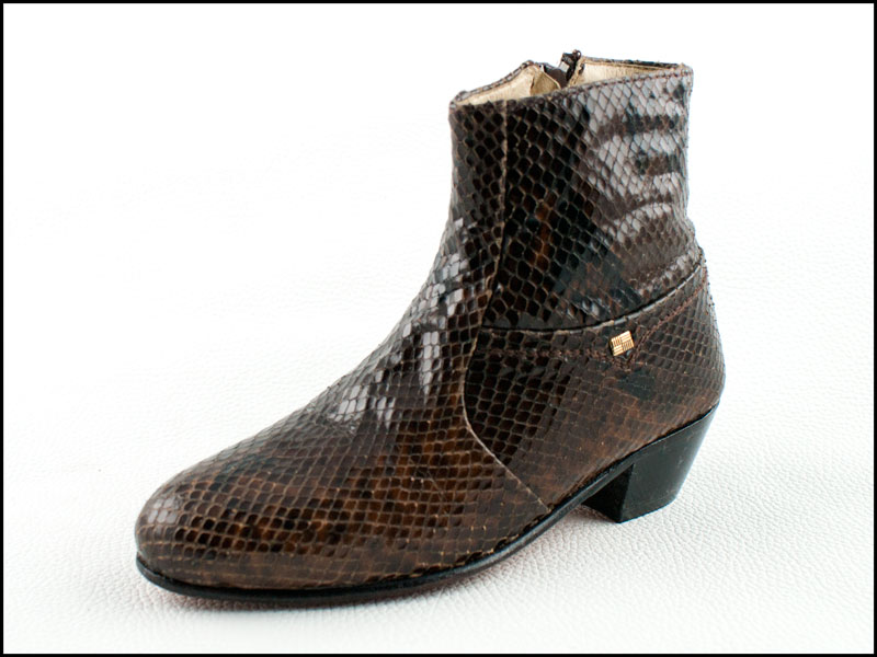 Botines de tacon cubano