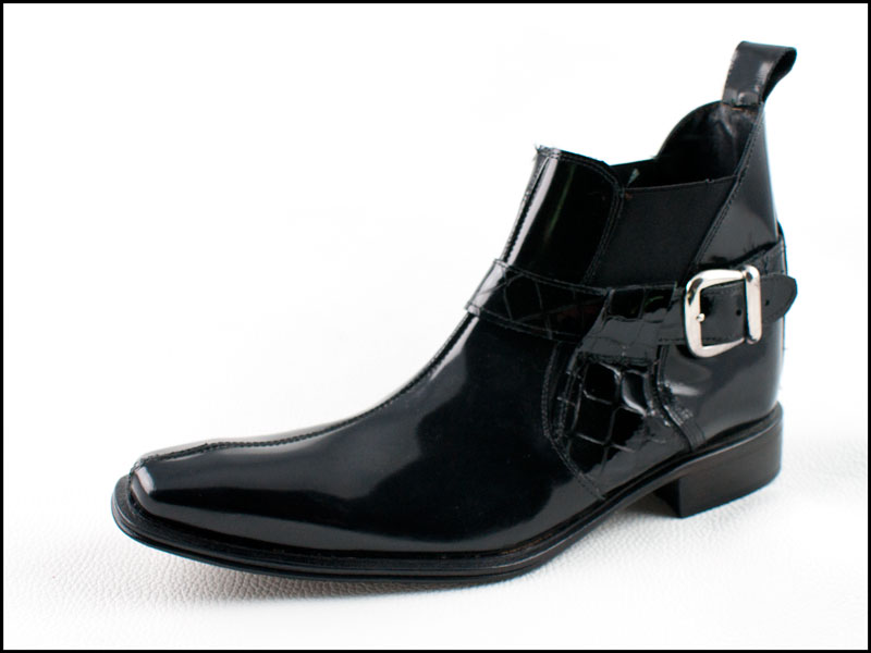 Modelo-3666, Fabricado en charol negro