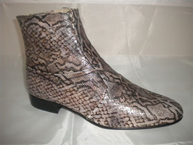 Botas en serpiente con tacon normal