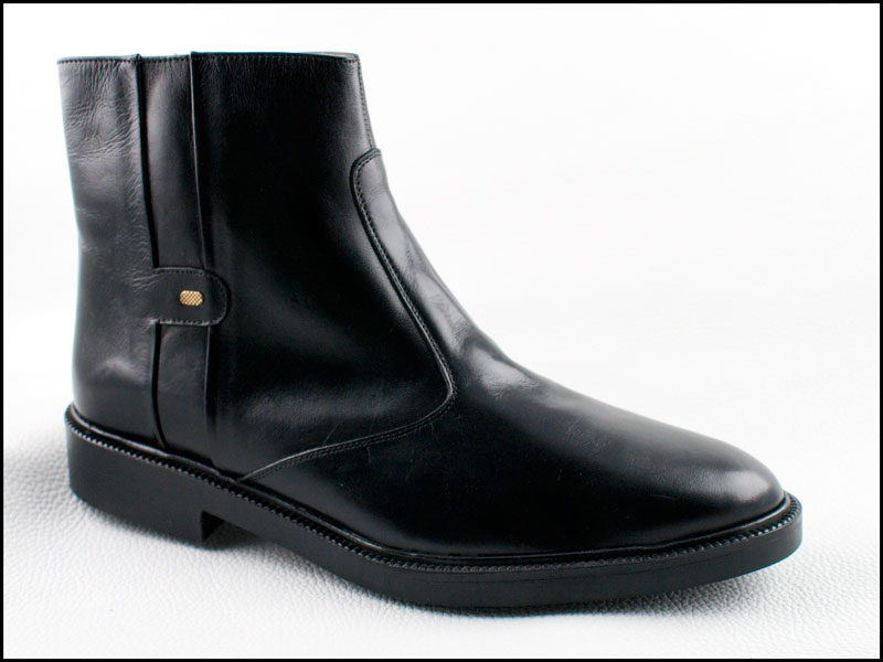 Modelo-356, fabricado en napa negra
