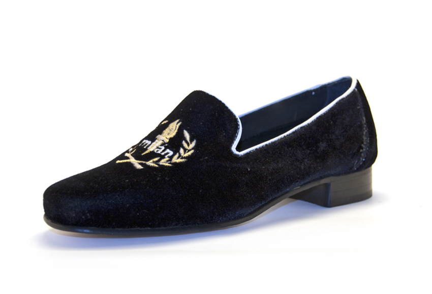 Modelo-826, fabricado en terciopelo negro