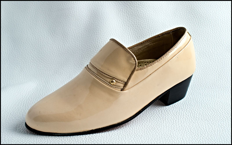 Modelo-946, Fabricado en charol crema