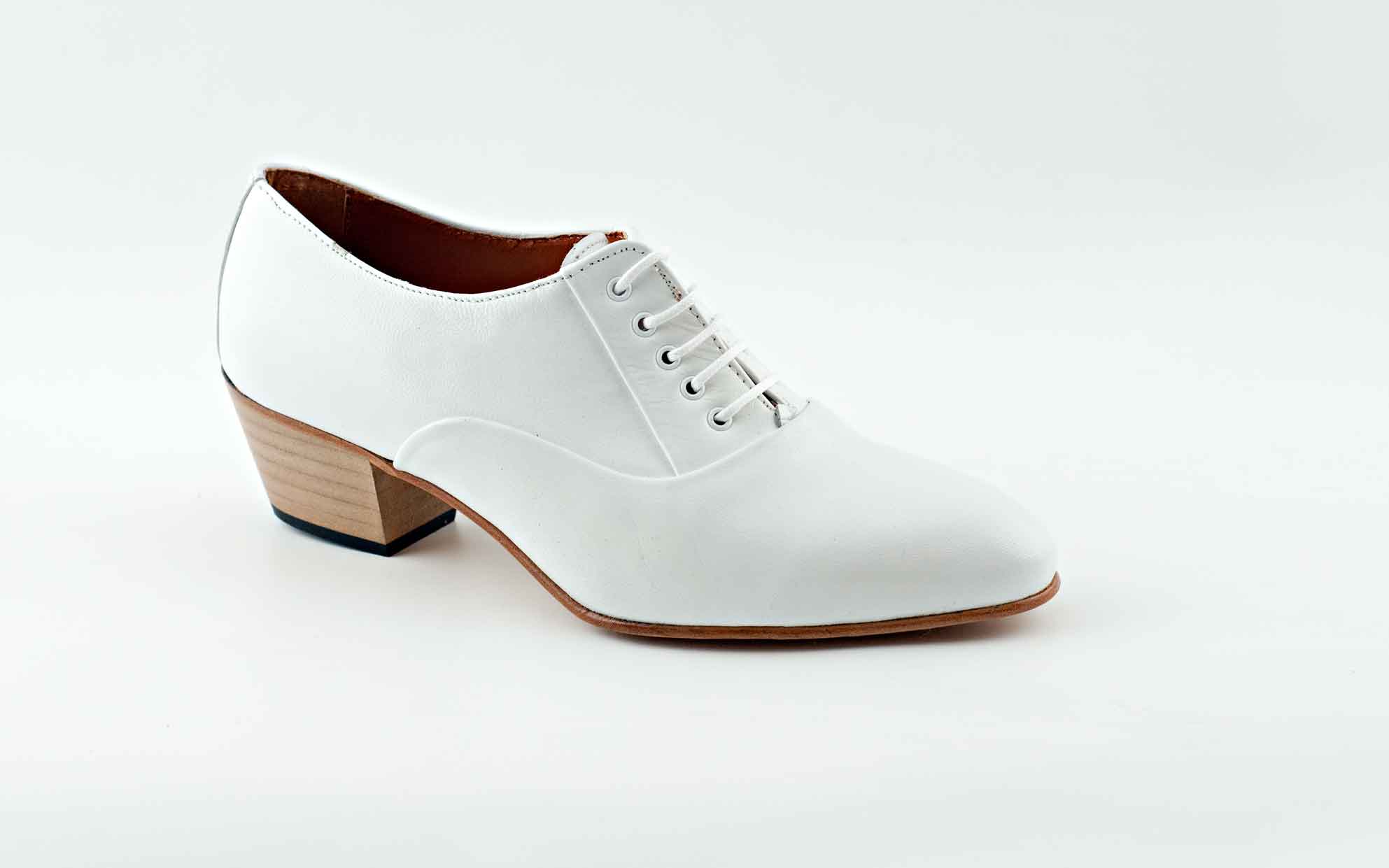 Modelo 922, fabricado en cabra blanca