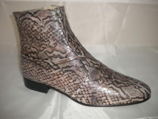 Botas en serpiente con tacon normal