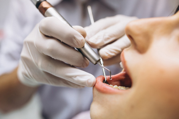 Visita al dentista, revisiones y tratamientos