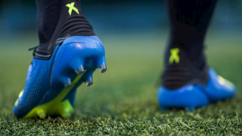 Jugar con Más que nada Premonición Las mejores botas de fútbol para césped artificial - Presupuesto Cesped  Artificial